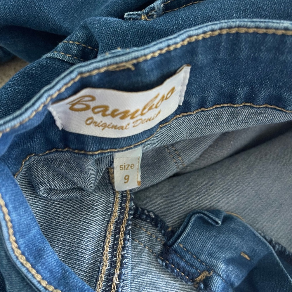 BAMBOO Blue Jeans with Daisy Embroidery - Picture 6 of 6